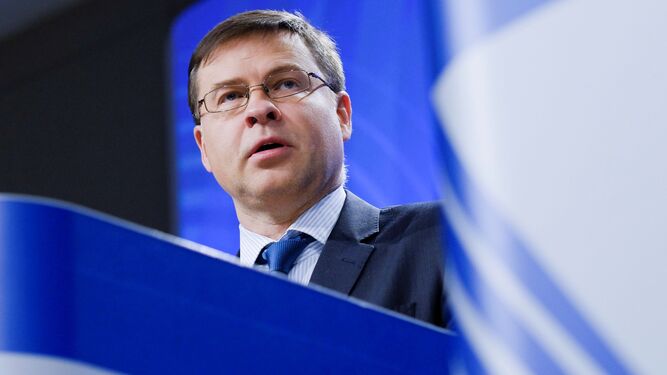 El vicepresidente de la CE para el Euro, Valdis Dombrovskis, ayer, en su comparecencia en Bruselas.