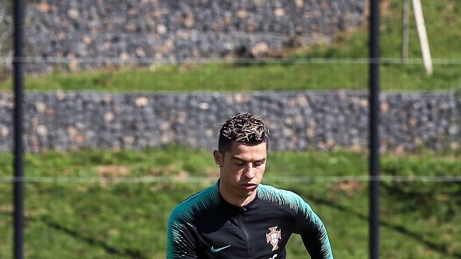 Cristiano Ronaldo, durante el entrenamiento de Portugal.