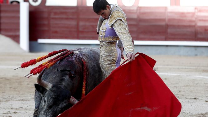 Fortes, en un natural a uno de sus toros ayer en Las Ventas, donde cortó una oreja.