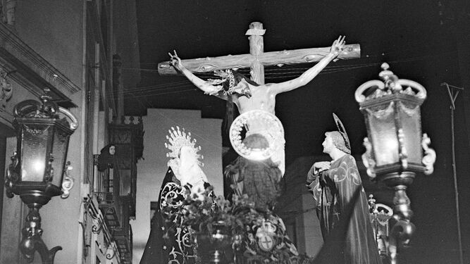 El Cristo de Gracia en la calle Alfonso XIII en 1949.