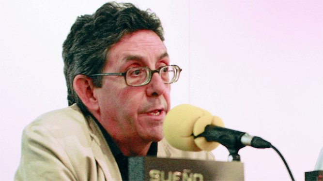 Paco Camarasa, durante la presentación de un libro en Sevilla en 2007.