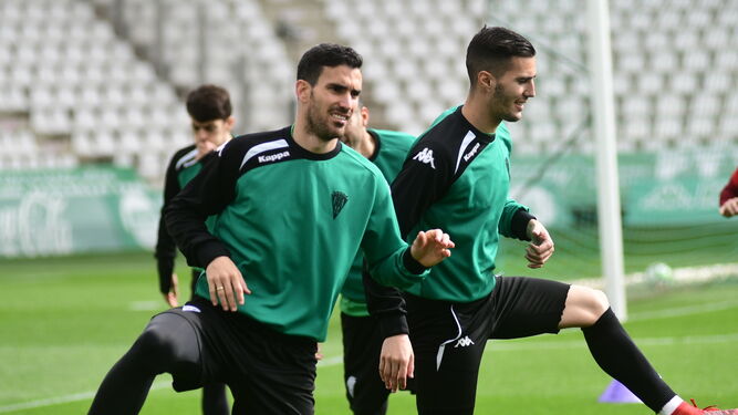 Alfaro, junto a Guardiola, en un entrenamiento en El Arcángel.