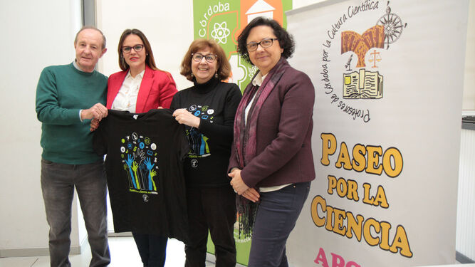 Andrés Pino, Aurora Barbero, Concha Lara y María Teresa Roldán, ayer en la presentación del Paseo por la Ciencia.