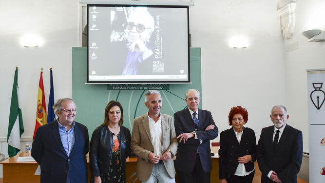 Juan José Téllez, Isabel Ambrosio,  Miguel Ángel Vázquez, Guillermo Carnero, Juana Castro y José Infante, en el acto.