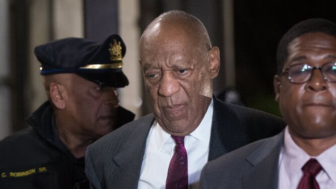 Bill Cosby a la salida de una de las vistas de su reciente juicio.