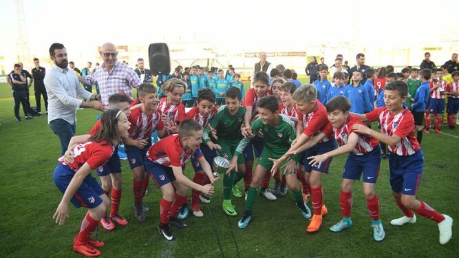 El Atlético de Madrid logró el trofeo en categoría alevín.