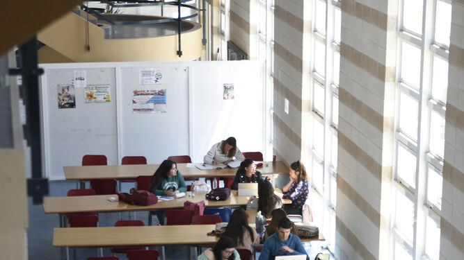 Alumnos del Campus de Rabanales, en el Aulario.