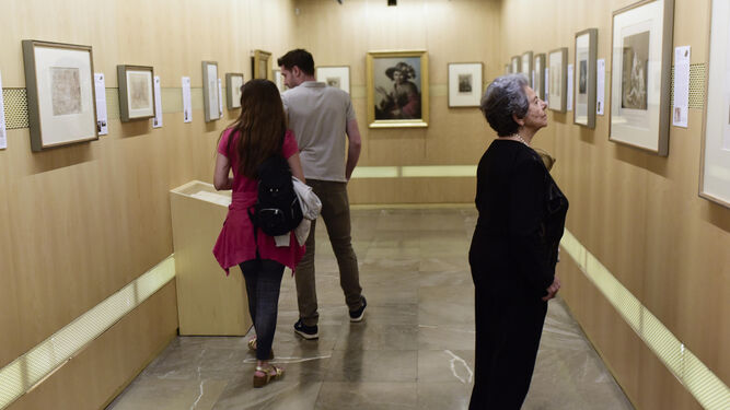 Varias personas visitan la muestra de Murillo, ayer, en el Bellas Artes.