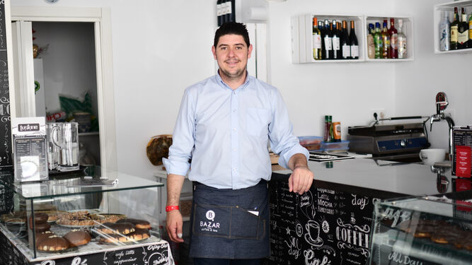 Evaristo Aranda, en el interior de su recién inaugurada cafetería.