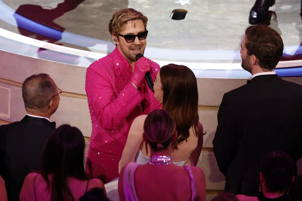 Las im&aacute;genes de la interpretaci&oacute;n de Ryan Gosling de 'I'm just Ken' en la gala de los Oscar