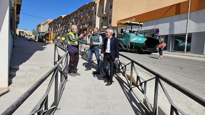 El alcalde de Órgiva visita las obras de la Avenida González Robles de Órgiva