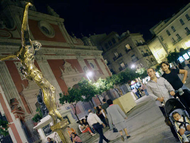 Estatuas de Dal&iacute; en la Plaza del Salvador