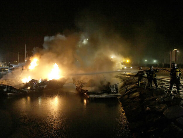 Varios barcos afectados por un incendio