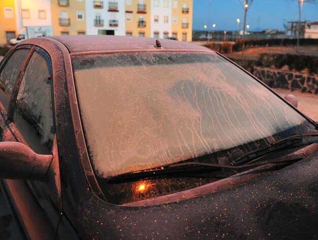 El frontal de un coche, congelado por el fr&iacute;o.

Foto: S&aacute;nchez Ruiz