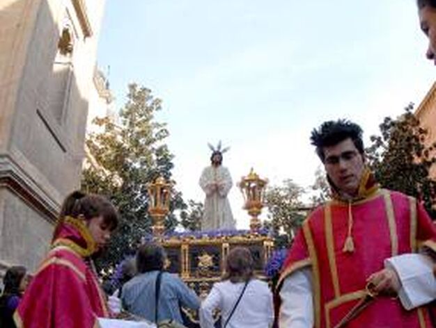 Jes&uacute;s Cautivo y Mar&iacute;a Sant&iacute;sima de la Encarnaci&oacute;n, por el centro de Granada.

Foto: Jesus Ochando