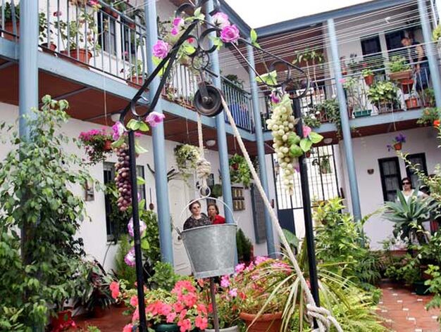 El Perchel y La Trinidad engalanan los patios de sus corralones

Foto: Migue Fernandez