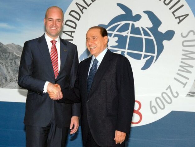 El primer minsitro sueco, Fredrik Reinfeldt posa para la prensa junto al primer ministro italiano, Silvio Berlusconi.

Foto: EFE