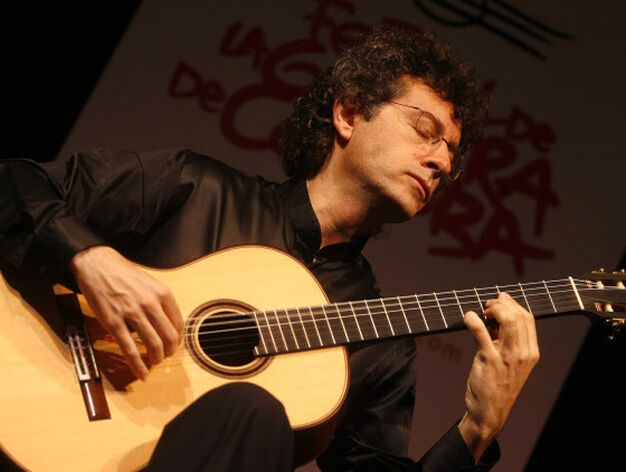 El guitarrista malague&ntilde;o Marco Soc&iacute;as durante su actuaci&oacute;n en el Teatro C&oacute;mico Principal.

Foto: Jose Martinez/Alvaro Carmona