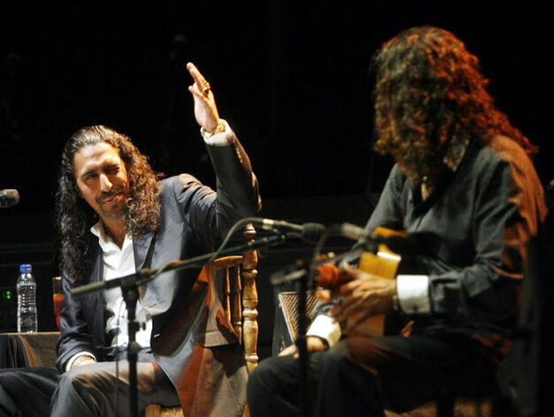 El Cigala y Tomatito durante su actuaci&oacute;n en el Festival de la Guitarra de C&oacute;rdoba.

Foto: Jose Martinez/Alvaro Carmona