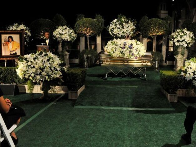 Entierran a Michael Jackson en el cementerio Forest Lawn de Glendale, Lo &Aacute;ngeles.

Foto: AFP