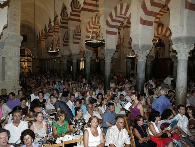 La orquesta West-Eastern Divan dirigida por el argentino Daniel Barenboim ofrece su concierto del verano en la Mezquita-Catedral. / Barrionuevo