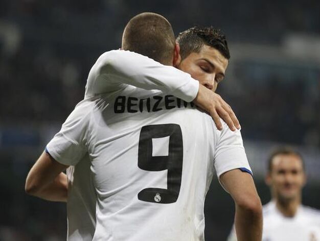 El M&aacute;laga sale goleado ante el Madrid en la vuelta de Pellegrini al Bernab&eacute;u. / Reuters