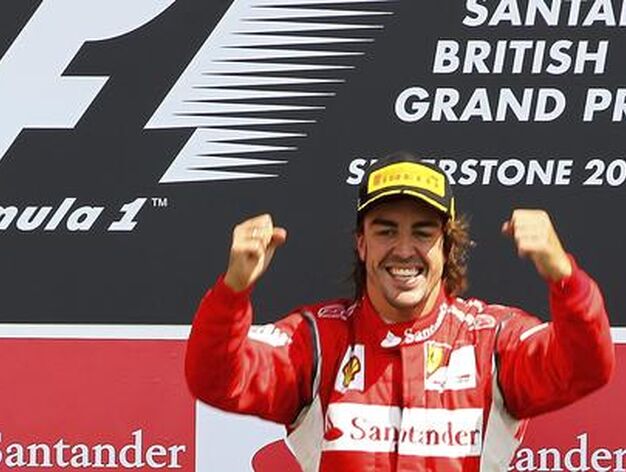 Fernando Alonso celebra su victoria en el Gran Premio de Gran Breta&ntilde;a. 

Foto: EFE