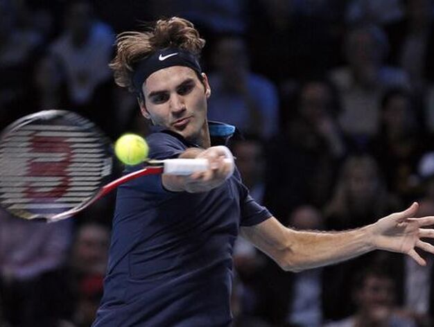 Federer muestra su mejor nivel y vence a Nadal con un contundente 6-3 y 6-0.

Foto: EFE