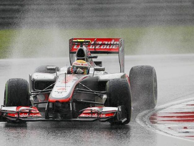 Fernando Alonso consigue la victoria en Sepang tras una carrera espectacular.

Foto: Reuters
