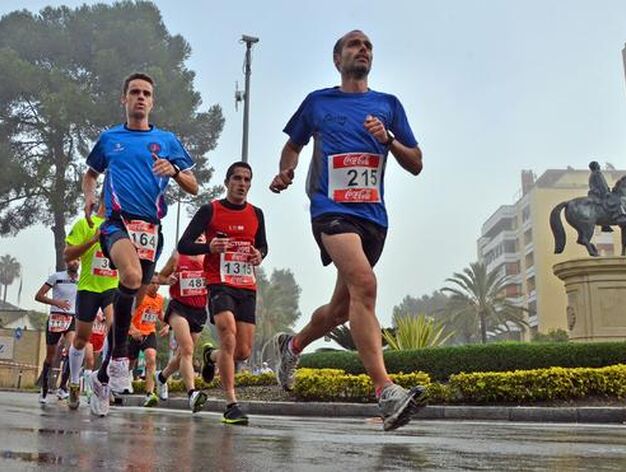 Con casi dos mil inscritos, un total de 652 corredores de la carrera reina llegaron a la meta

Foto: Miguel Angel Gonzalez