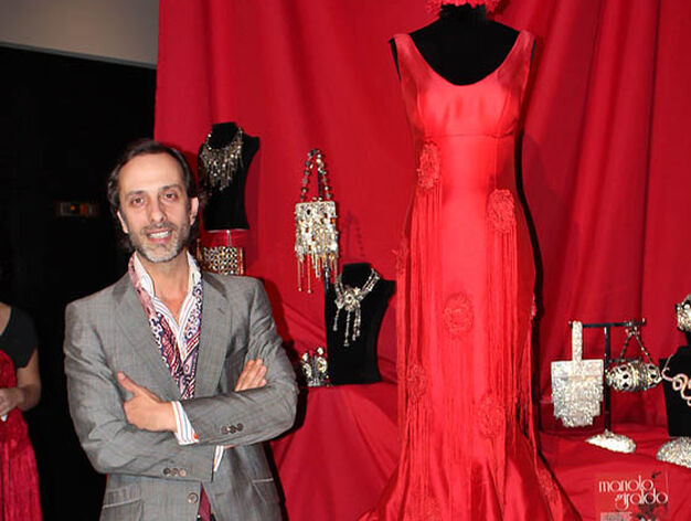 El dise&ntilde;ador Manolo Giraldo, con su traje de flamenca.

Foto: Victoria Ram&iacute;rez