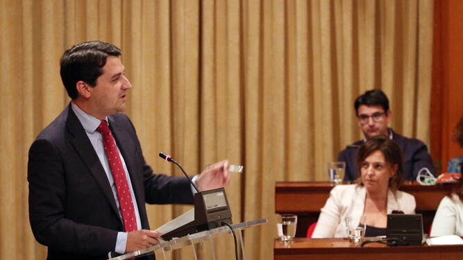 Imagen de archivo de la intervención de José María Bellido en un Pleno y la alcaldesa y Pedro García al fondo.