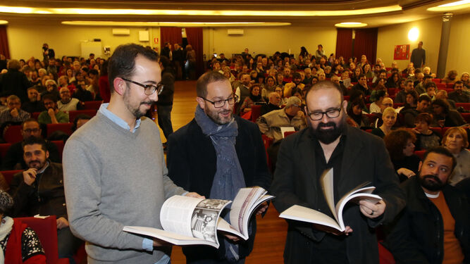 Martín, Luque y Núñez, en la presentación de la revista, ayer.