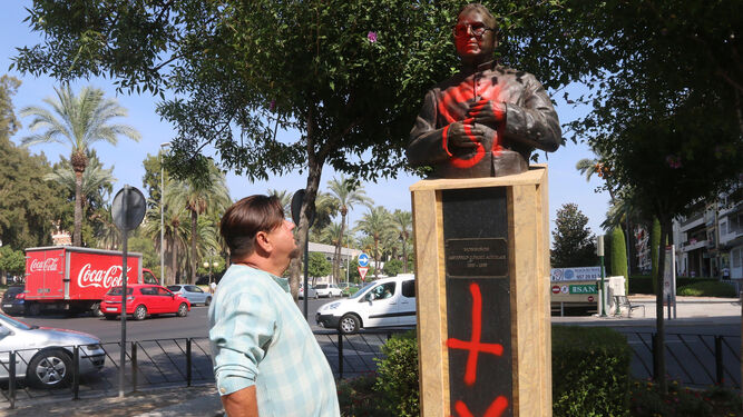 Acto vandálico sufrido por el busto del fundador de las escuelas pías.