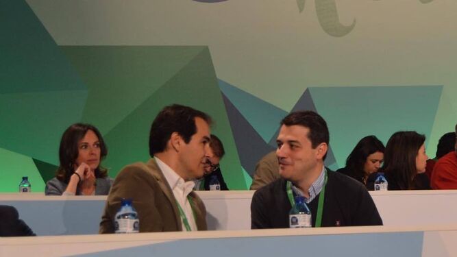 José Antonio Nieto y José María Bellido, en el congreso regional del PP.