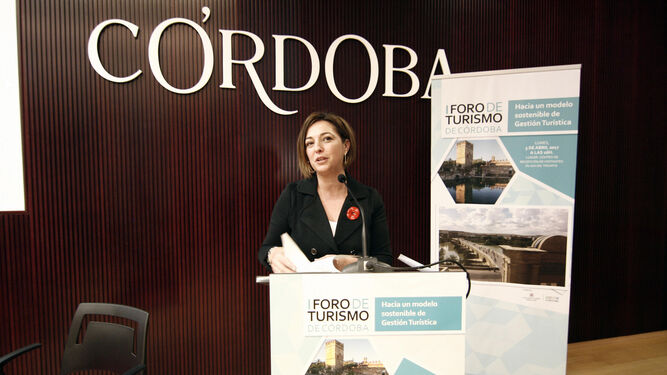 Isabel Ambrosio interviene durante la inauguración del I Foro de Turismo de Córdoba.