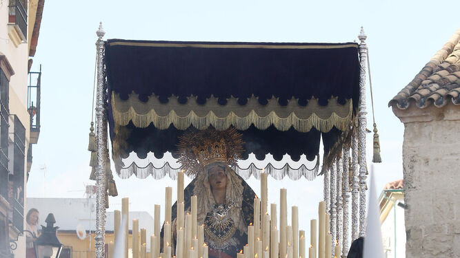 La Virgen del Mayor Dolor, por la plaza de San Lorenzo.