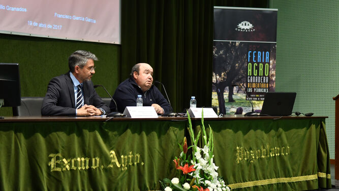 El presidente de Confevap y alcalde pozoalbense, Emiliano Pozuelo, y el secretario del consejo rector de Covap, José María Calero.