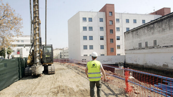 Construcción de los apartamentos de Vimcorsa en la calle Sama Naharro.