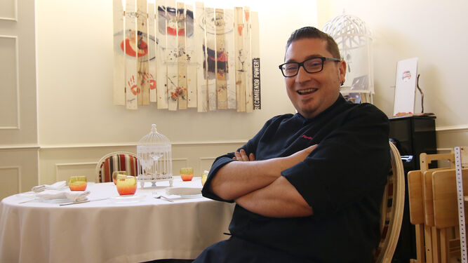 El cocinero Periko Ortega, en la sala del restaurante ReComiendo, durante la entrevista concedida a 'el Día'.