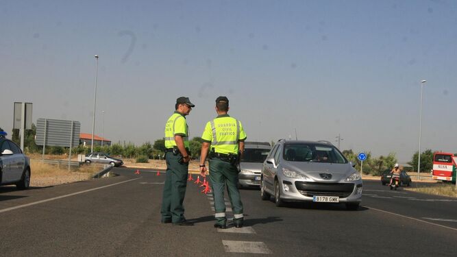 Control de la Guardia Civil de Tráfico en una de las salidas de Córdoba.