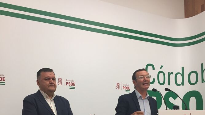Zurera y Aguilar, durante la rueda de prensa en la sede del PSOE.