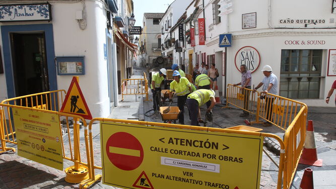 Las obras de la calle Cardenal González ya están en marcha.