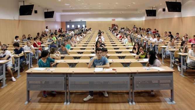 Alumnos de la UCO durante un examen de selectividad.