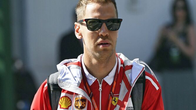Sebastian Vettel, a su llegada al circuito de Spa.