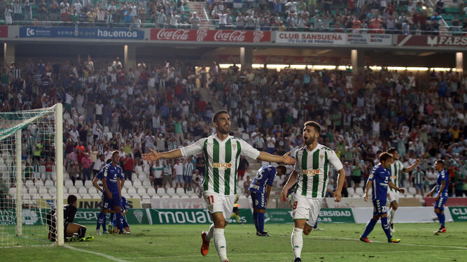 Alfaro celebra junto a Rodri el 1-0 al Tenerife de la pasada campaña.