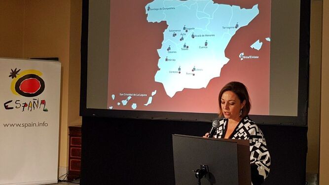 Un momento de la presentación realizada por la alcaldesa de Córdoba.