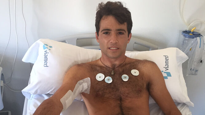 Rafael Serna, en la cama del hospital.