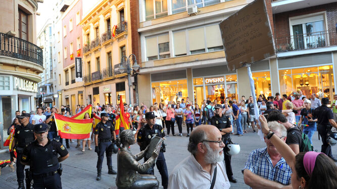 Grupo de concentrados a favor de la unidad de España.