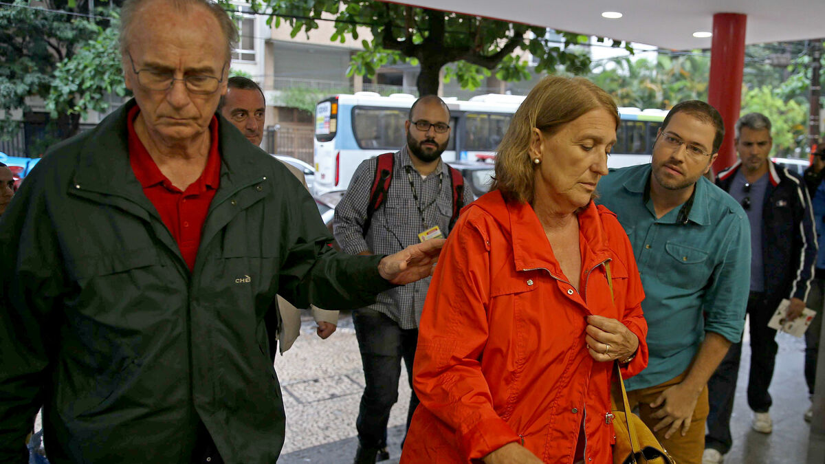 El hermano y la cuñada de la turista española fallecida en Río, acuden al hospital Miguel Couto para obtener información sobre la muerte.